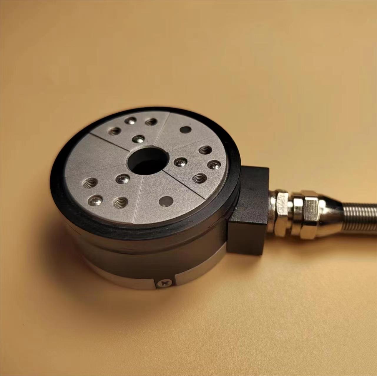 六维力传感器的内部算法会解耦各个方向的力和力矩的干扰