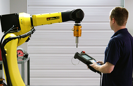 六轴力传感器用于汽车缸盖打磨