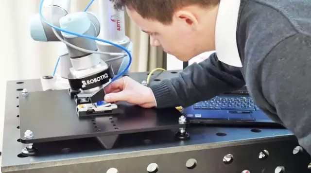 测力传感器在机器人上的应用